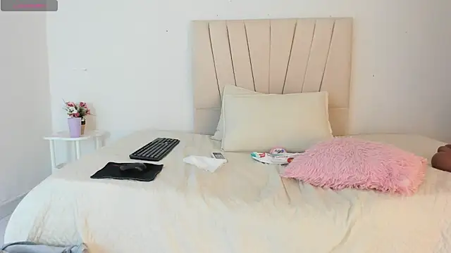  Miaa khalifa  online show from April 17, 1:13 pm