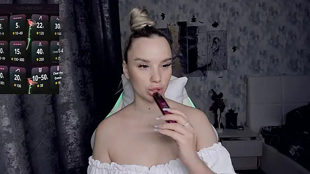 KiraKrox online show from December 14, 10:15 pm