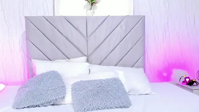 Victoria Guzman online show from February 4, 4:32 pm