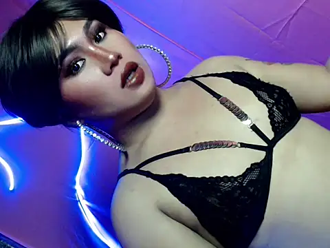 pretty lassy online show from December 15, 7:35 am