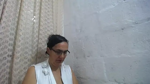 gabbyparker  online show from April 14, 9:42 am