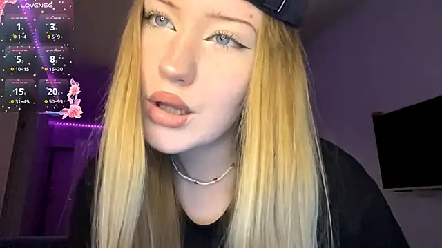 PandaFluff online show from April 17, 5:48 pm