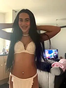 itsyourgirltee online show from September 17, 2:37 pm