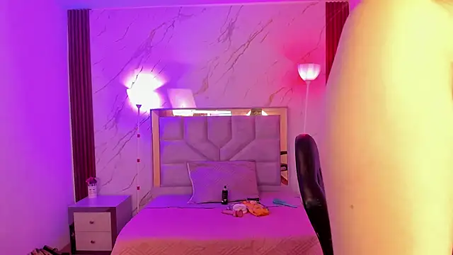 Lizeth Salazar online show from October 2, 11:59 am