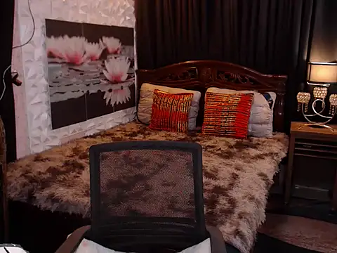 WILDROXIE online show from February 8, 12:14 am