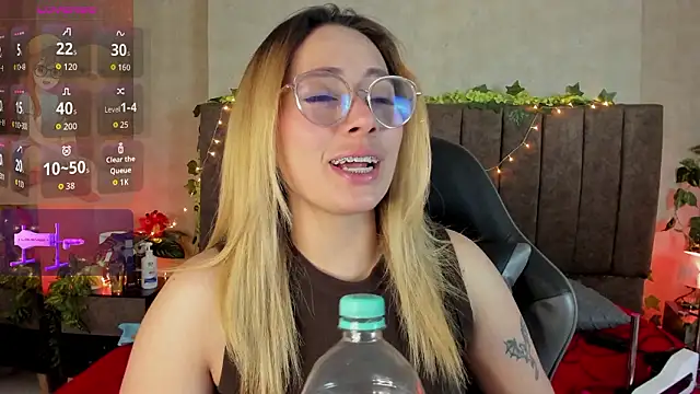 LanaMills  online show from March 20, 5:45 am