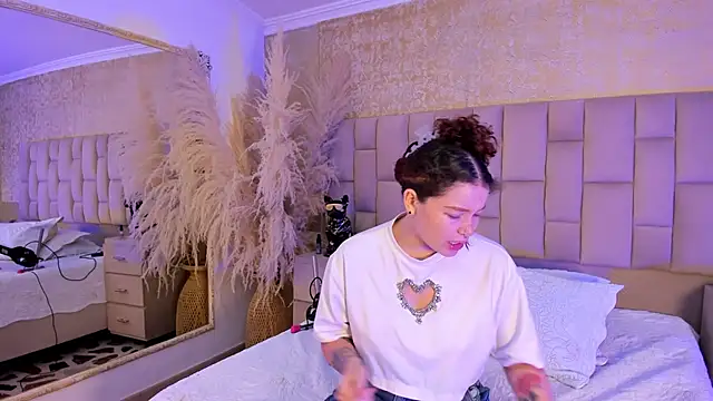 AphroditeSweet online show from December 20, 10:03 pm