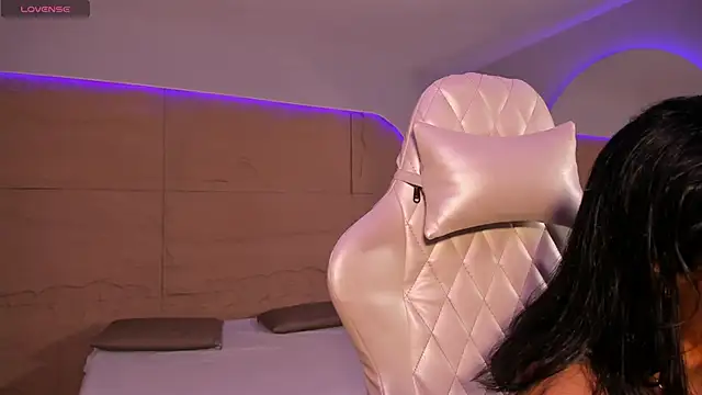 HannahMontgomery online show from December 1, 4:09 pm