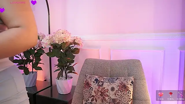 MilaCrave online show from April 6, 11:44 am