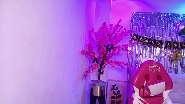 Anie johnson online show from December 13, 7:53 pm