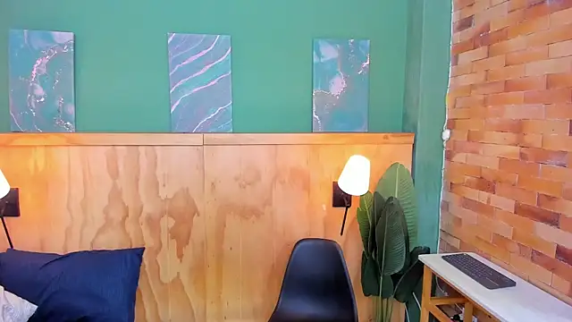 halleylorens online show from March 31, 7:25 pm