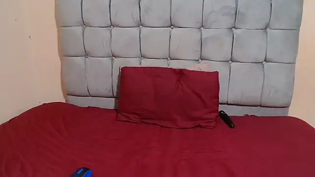 curveAss222 online show from November 3, 10:30 am