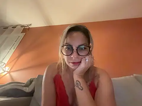 minettedusud online show from September 11, 8:53 pm