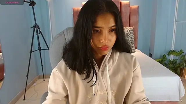 Milaa Star  online show from February 25, 3:49 am