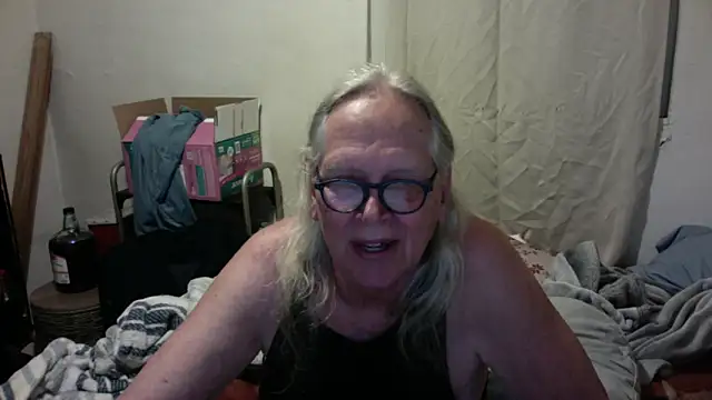 OldLadySara online show from May 29, 6:33 am