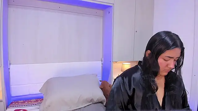 LilyWhitney online show from November 20, 4:35 am