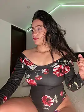 MiaAlarie online show from April 5, 8:02 am