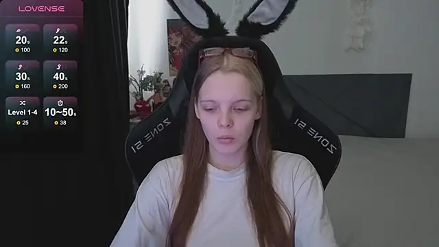 Luna Navy online show from October 4, 9:04 am