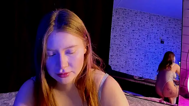 Lillie Berry online show from October 6, 5:02 am