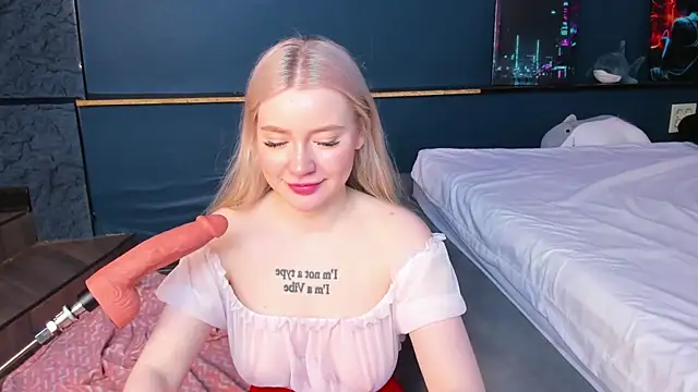 Lillie Berry online show from April 18, 4:48 am