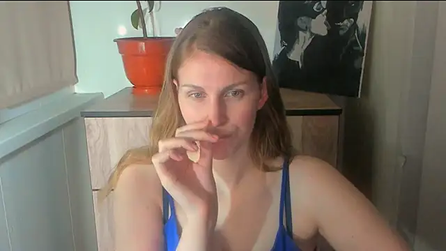 JuliaMuuun online show from April 4, 9:57 pm