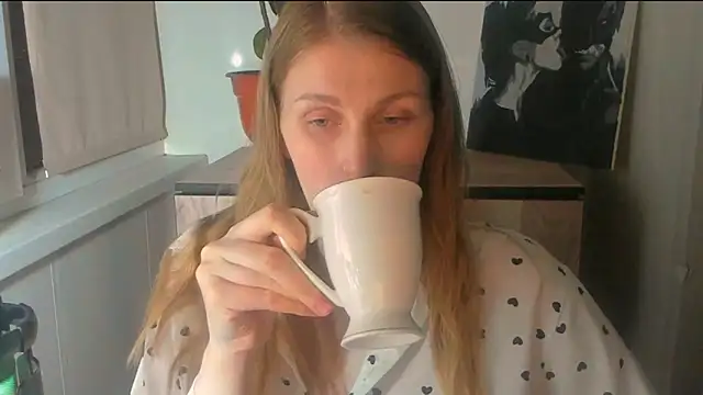 JuliaMuuun online show from April 6, 9:16 pm