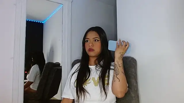 reina reina online show from February 2, 2:32 am