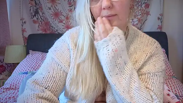 Daisyxoxo  online show from September 11, 8:47 am