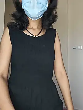 Shivani2002 online show from June 18, 9:14 am