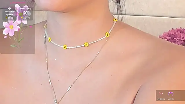 VioletHilton online show from September 15, 7:10 pm