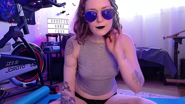 mistressannafoxx online show from April 7, 12:12 am