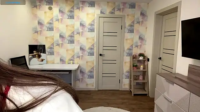 NylaNadler online show from February 9, 6:04 am