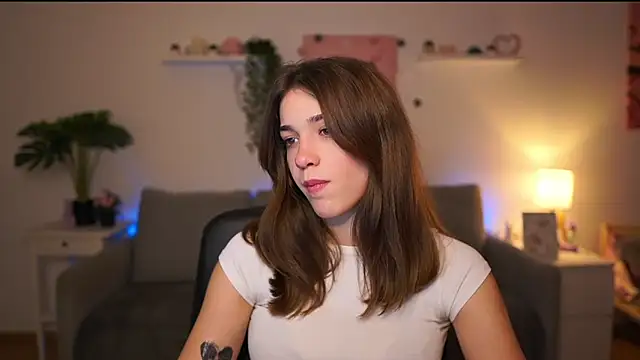 kissie cat online show from December 19, 3:15 pm