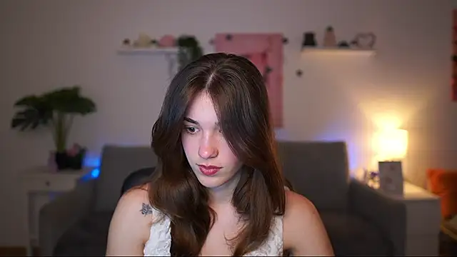 kissie cat online show from May 5, 1:03 pm