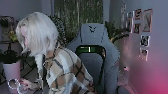 BethanyCloud online show from April 16, 5:19 am