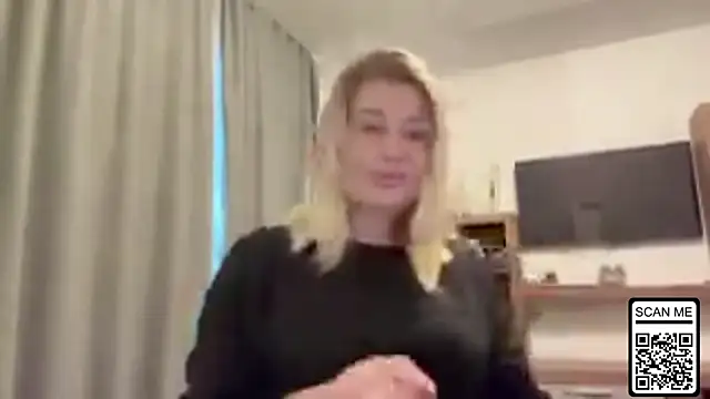 Blondie xoxoxo online show from October 7, 8:30 am