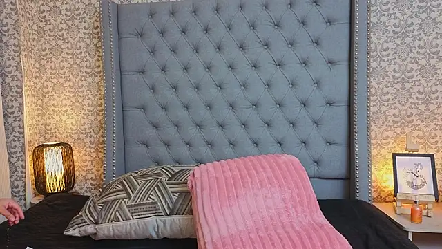 Abby roussee online show from February 4, 8:45 pm