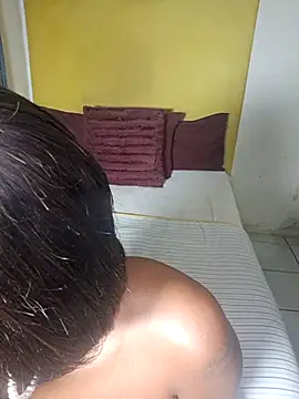 Yummychoklit online show from August 9, 4:40 am