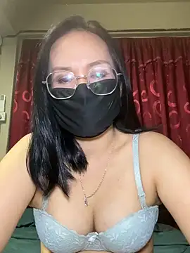 melyiaaa online show from June 8, 1:23 pm