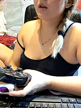 qSensi online show from December 4, 11:38 pm