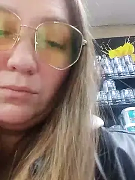 Kiss Eva online show from February 26, 2:38 pm