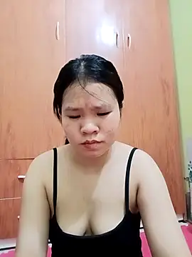 emyeuhss online show from September 9, 1:33 pm