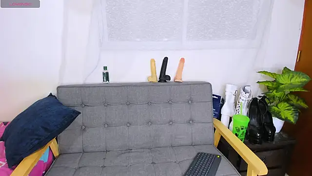 zou quira online show from November 25, 3:31 am