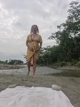 Nina vallon online show from February 13, 1:24 pm