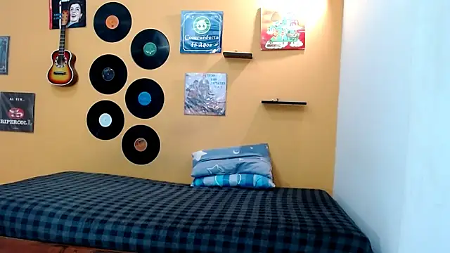 skinnyverus18 online show from March 11, 6:54 pm