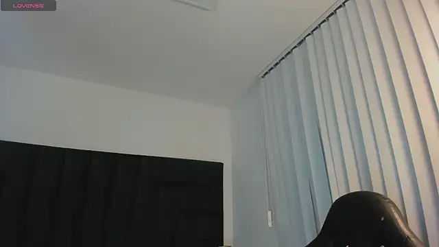 SaraWagner  online show from October 1, 6:13 pm