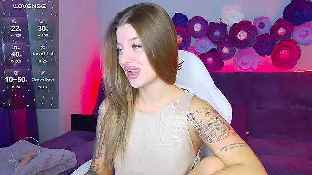 LindaBrilliant online show from October 11, 3:44 am