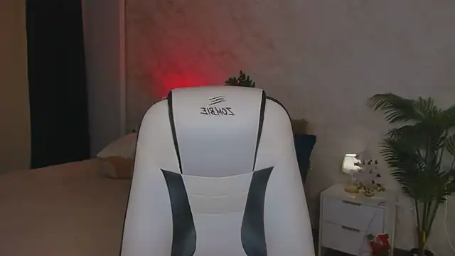 Lunar Lily online show from January 14, 5:45 am