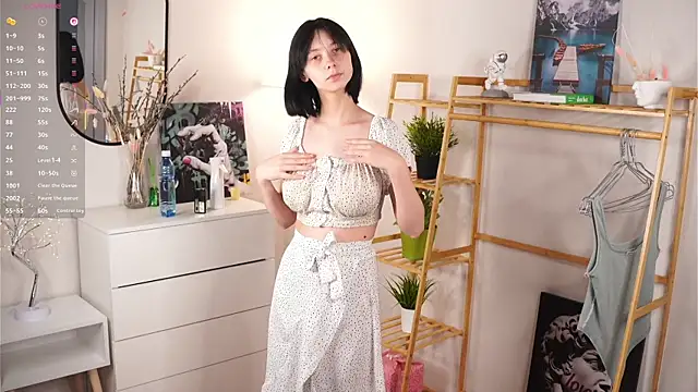 SuzanneHowse online show from October 14, 6:49 am