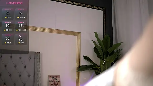 RebeccaRese online show from February 9, 10:39 am